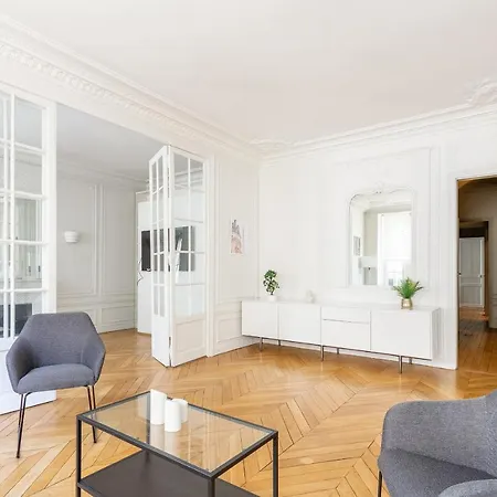Apartment Luxury Living In Passy Paris