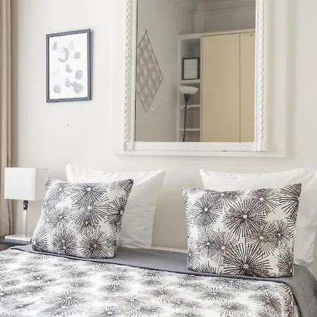 Luxury Living In Passy *